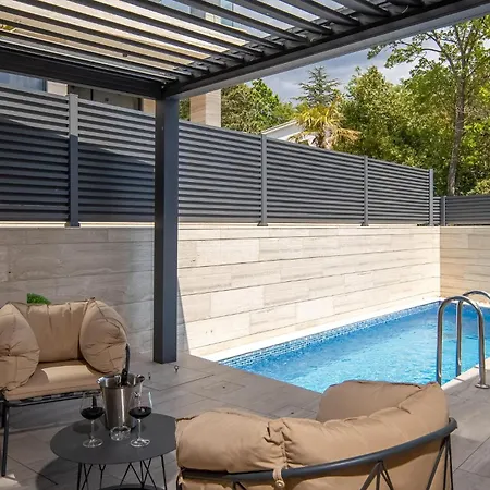 Cozy Apartment In Crikvenica With Sauna *