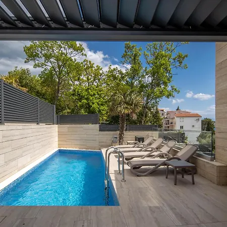 Stunning In Διαμέρισμα Crikvenica